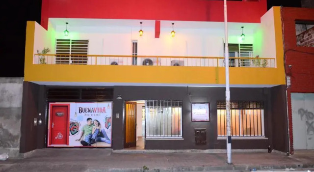Buena Vida Hostel, Забронировать Хостел Хостелы Кордовы, рядом с Торговый центр Patio Olmos, Хостел