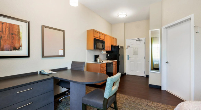 Двухместный люкс Candlewood Suites Medford by IHG