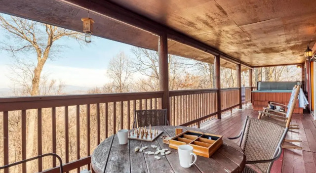 Коттедж Pine Needle by AvantStay Log Cabin w Gorgeous Views Hot Tub Patio Pool Table