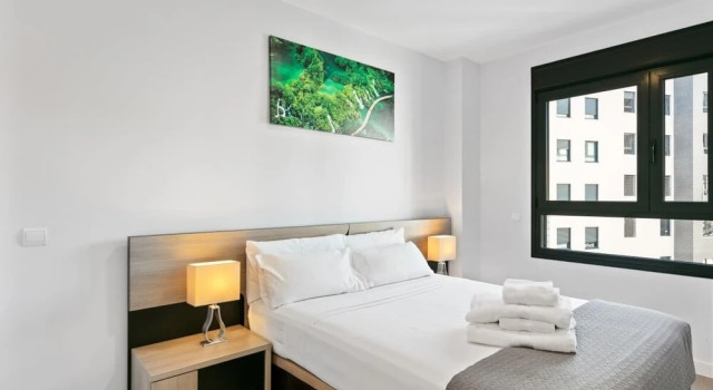 Stunning 2 Bed Apt, Sleeps 6 nr Adelfas, Varaa Hotelli Hotellit Madridin maakunta pysäköinnillä, Pysäköinti