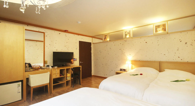 Jeonju Tourist Hotel, Забронировать Отель Отели Чонджу 3 звезды, рядом с Памятник Хвасан Совон, 3*