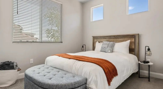 Family Desert Oasis 5 Bedroom Home, Varaa Lomakoti Washington 
