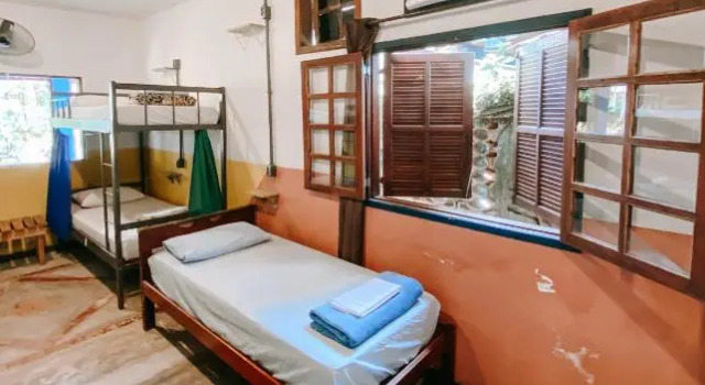 Кровать в общем номере Balaio Hostel Ilha Grande