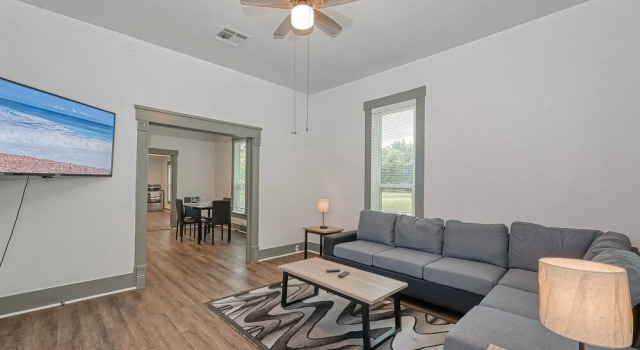 New Listing! Chillaxing in Texas City, Minimalist Home, Wifi, Close to Texas Museum, Κράτηση Ξενοδοχείο Τέξας Σίτυ Χιούστον