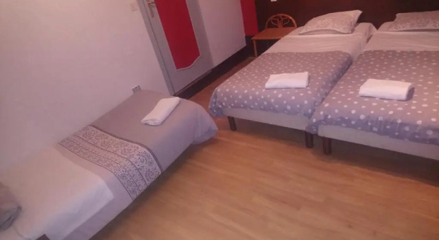 Трёхместный номер Standard с видом на канал Hotel de Savoie