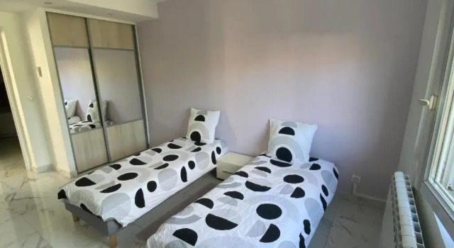 Апартаменты 3 Pièces climatisé en rez de jardin avec piscine