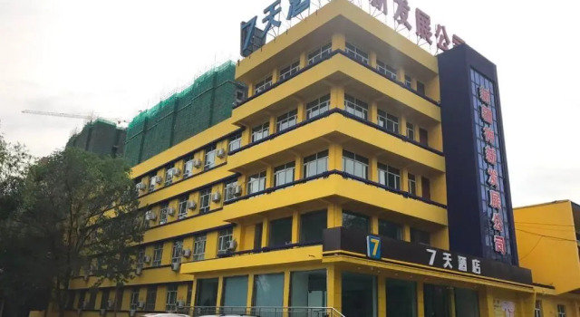 7Days Inn Urumqi Midong Middle Road Shenhua Mining Bureau Branch, Book Hotel Billige hoteller i Urumqi