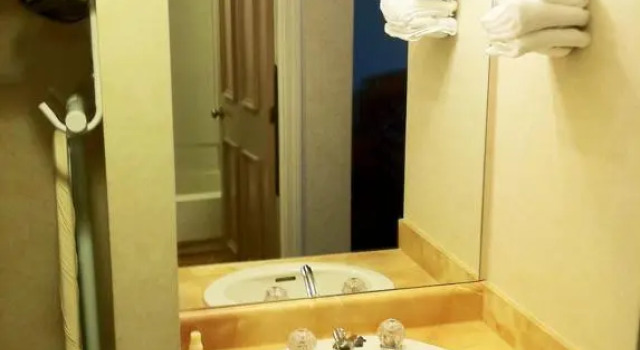 Четырёхместный номер Standard с видом на внутренний двор The Margate Resort