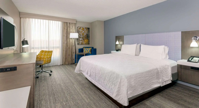 Hampton Inn & Suites Country Club Plaza, Забронировать Отель Канзас-Сити Канзас