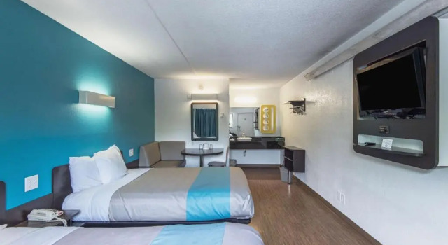 Четырёхместный номер Standard Motel 6-Overland Park, KS