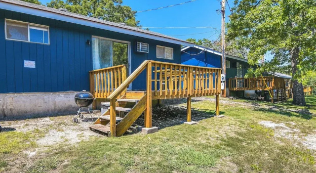 Коттедж с 3 комнатами с балконом Lakefront Escape w/ Boat Slip on Table Rock Lake!