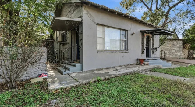 Bright 2BR Duplex Mins to Downtown San Antonio, Забронировать Дом для отпуска Коттеджи Сан-Антонио, рядом с The Guadalupe Cultural Arts Center, Коттедж