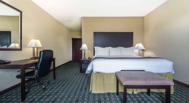 Days Inn & Suites Mineral Wells, Book Hotel Mineral Wells Texas