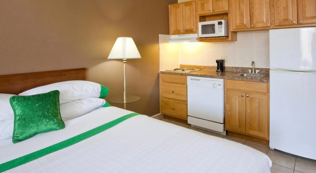 Полулюкс Med City Inn & Suites Rochester Mayo Clinic Area