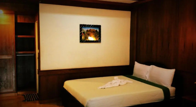 Четырёхместный номер Superior Black & White Guesthouse & Minimart