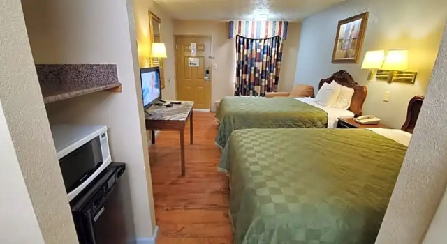 Люкс FairBridge Inn & Suites
