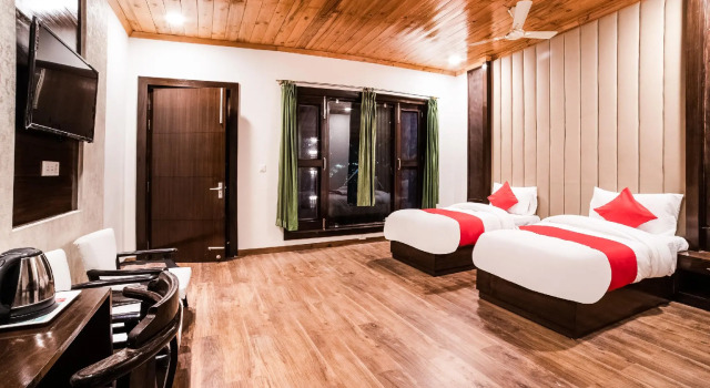 OYO 40290 Blue moon Resort, Rezervovat Lázně / Resort Pangot Uttarakhand