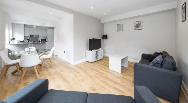 2 Bedroom Apartment near Town Center, Varaa Huoneisto Asunnot kohteessa Merseyside, Huoneisto