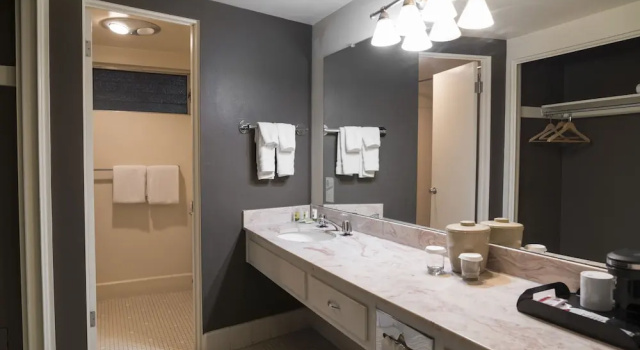 Четырёхместный номер Standard Orange Tree Inn