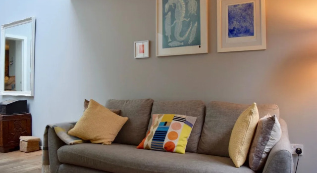 1 Bedroom Historic Cottage in Kentish Town, Varaa Lomakoti Mökit kohteessa Merseyside, Mökki