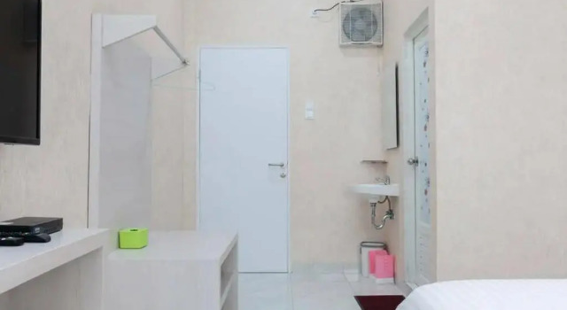 Полулюкс Deluxe Hotel 78 Parapat Mitra RedDoorz