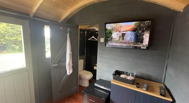Enchanted Cabin Retreat in Sibford Gower, Забронировать Отель Чиппинг-Нортон Оксфордшир