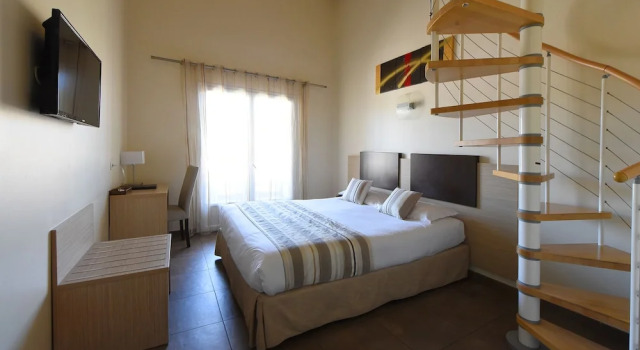 Четырёхместный номер с балконом Hôtel A Madonetta