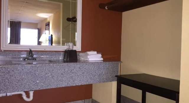 Четырёхместный номер Standard Executive Inn Texarkana
