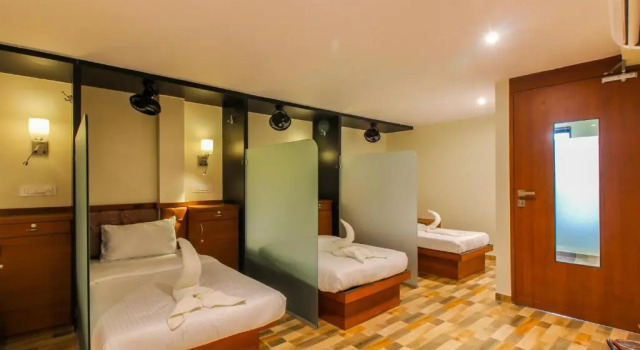 Кровать в общем номере (мужской номер) Blossom Dormitory For Male and Female