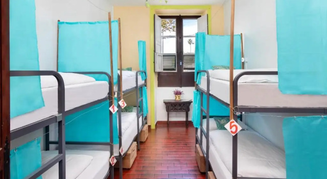Кровать в общем номере Patio Hostel