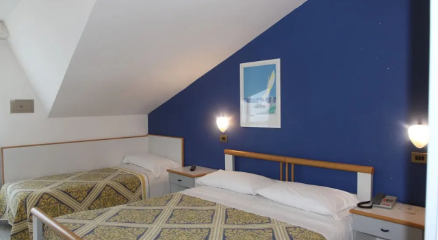 Трёхместный номер Standard Мансарда с балконом Hotel Adele