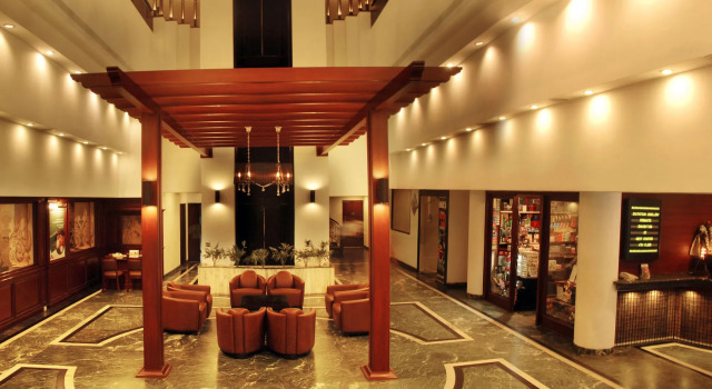 The Central Court, Rezerwuj Hotel Lakdi Ka Pul 