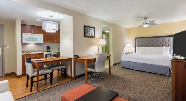 Полулюкс Larkspur Landing Extended Stay Suites St Louis Riverport