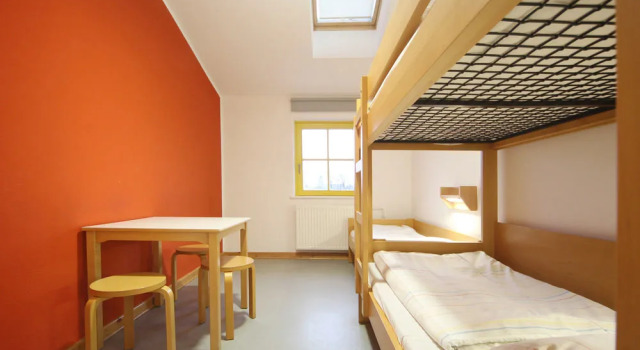 DJH Jugendherberge Greifswald - Hostel, Забронировать Хостел Грайфсвальд Мекленбург-Померания, рядом с Церковь Святой Марии в Грайфсвальде