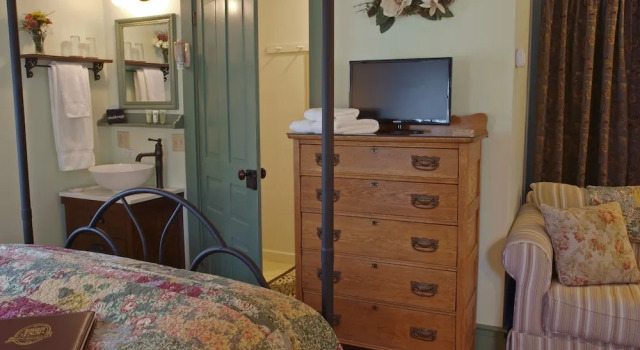 1825 Inn Bed and Breakfast, Prenota Hotel  