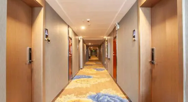 Donggang Hotel, Book Hotel 3-stjernede hoteller i Bole, 3*