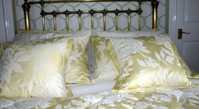 Number 8 Guest House, Забронировать Гостевой дом Отели Лондондерри с парковкой, рядом с People's Gallery Murals, Парковка