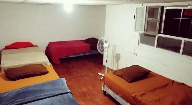 Кровать в общем номере Hostal 4 Grados - Hostel