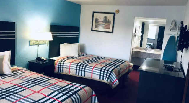 Четырёхместный номер Standard Meridian Inn Oklahoma City Airport