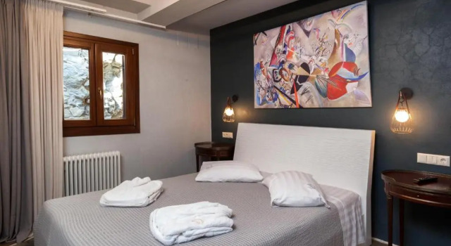 BARBARELLA Luxury Resort, Book Resort Mouresi 