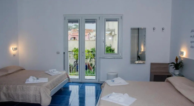 Camera quadrupla Standard con balcone Praja vecchia