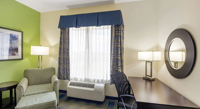 Четырёхместный номер Standard Best Western Plus Pratt