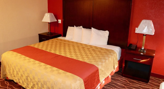 Четырёхместный номер Standard Holiday Lodge - Salem,OR