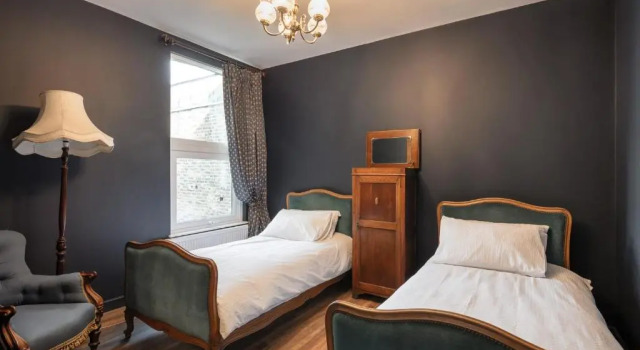 Courcy Road - 7 bedroom - sleeps up to 22, Varaa Huoneisto Asunnot kohteessa Merseyside, Huoneisto