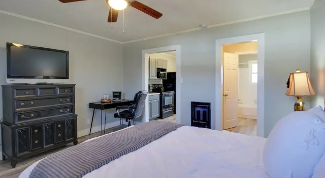 Huntsville Studio w/ Workspace Near Downtown, Buchen Sie Ferienwohnung Huntsville Alabama, in der Nähe von Pine Park