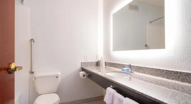 Run of House Holiday Inn Express Hotel & Suites Bedford by IHG