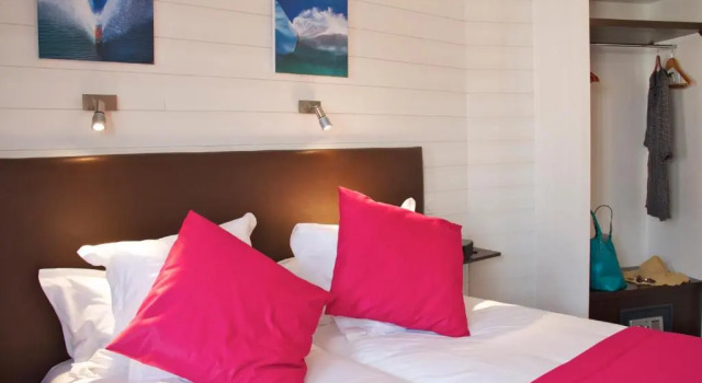 Hôtel LOstrea, Забронировать Отель Отели в центре Ла-Трините-сюр-Мер, в центре