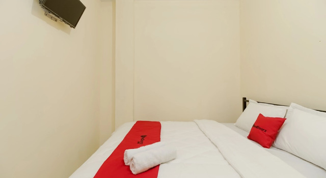 Номер Standard RedDoorz near Tahura Berastagi