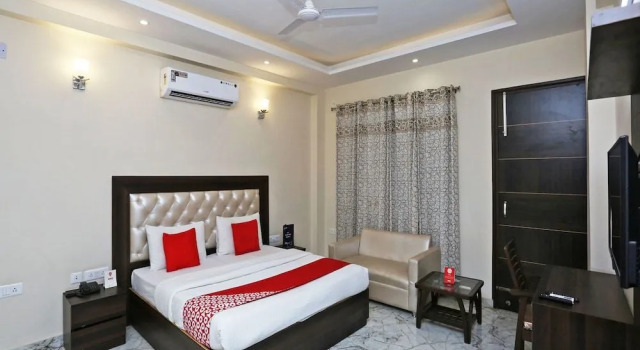 OYO 14482 Live Inn