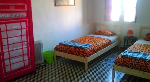 Good Mood Hostel, Забронировать Хостел Отели Эвора-Монте с парковкой, рядом с Church of Nossa Senhora da Graca, Парковка